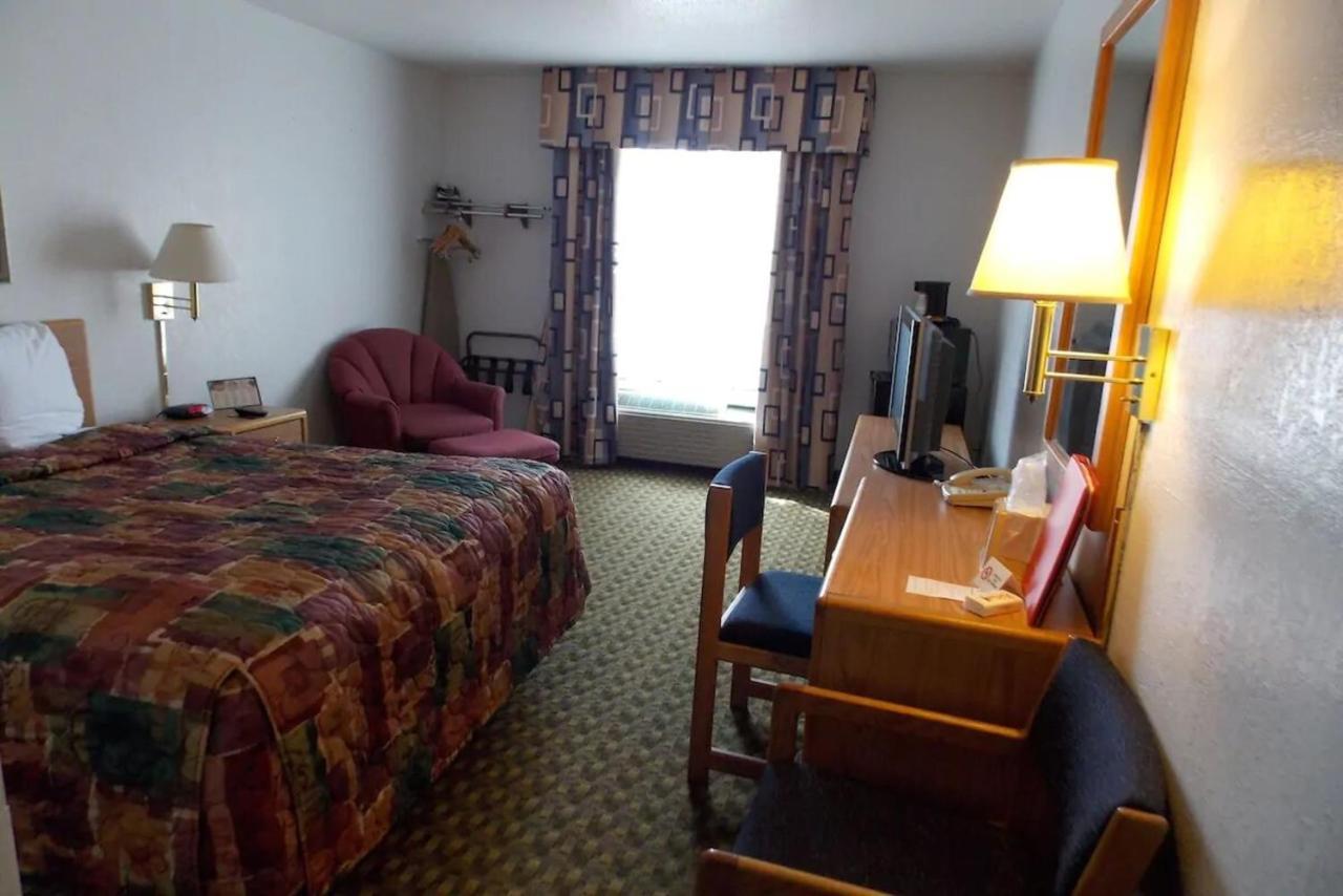 Norwood Inn And Suites - Minneapolis-St Paul Roseville Ngoại thất bức ảnh