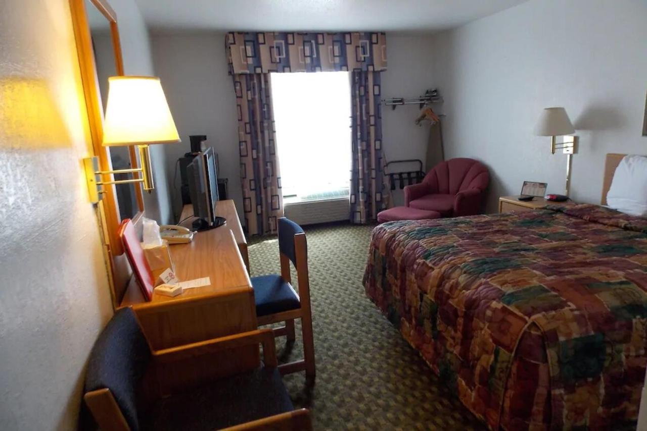 Norwood Inn And Suites - Minneapolis-St Paul Roseville Ngoại thất bức ảnh