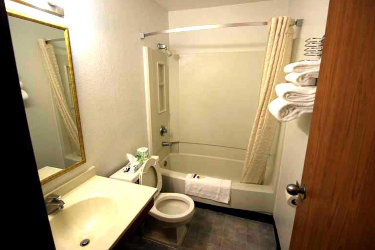 Norwood Inn And Suites - Minneapolis-St Paul Roseville Ngoại thất bức ảnh
