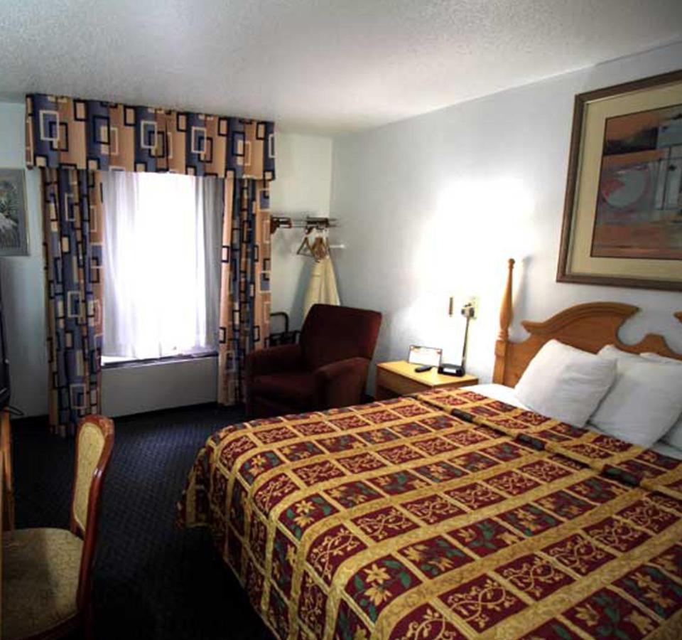 Norwood Inn And Suites - Minneapolis-St Paul Roseville Ngoại thất bức ảnh