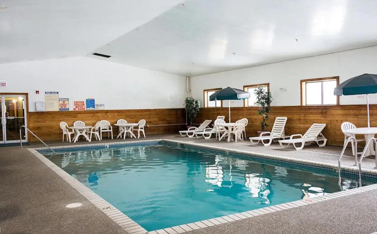 Norwood Inn And Suites - Minneapolis-St Paul Roseville Ngoại thất bức ảnh