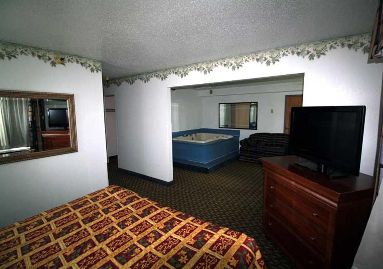 Norwood Inn And Suites - Minneapolis-St Paul Roseville Ngoại thất bức ảnh