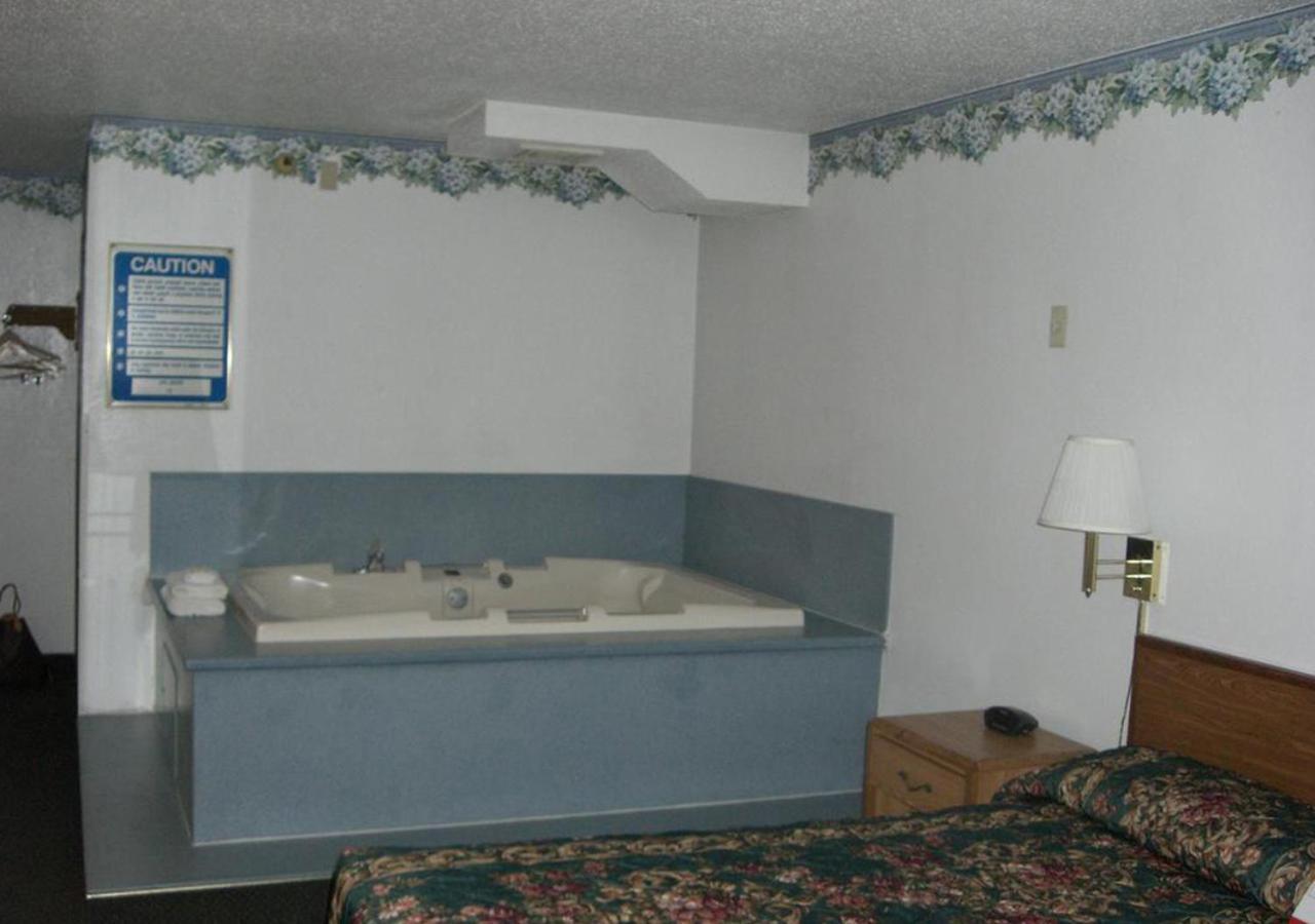 Norwood Inn And Suites - Minneapolis-St Paul Roseville Ngoại thất bức ảnh