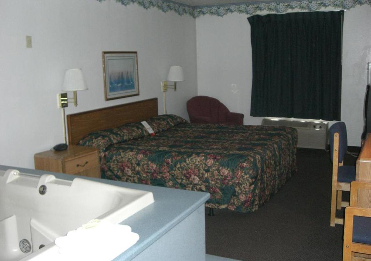 Norwood Inn And Suites - Minneapolis-St Paul Roseville Ngoại thất bức ảnh